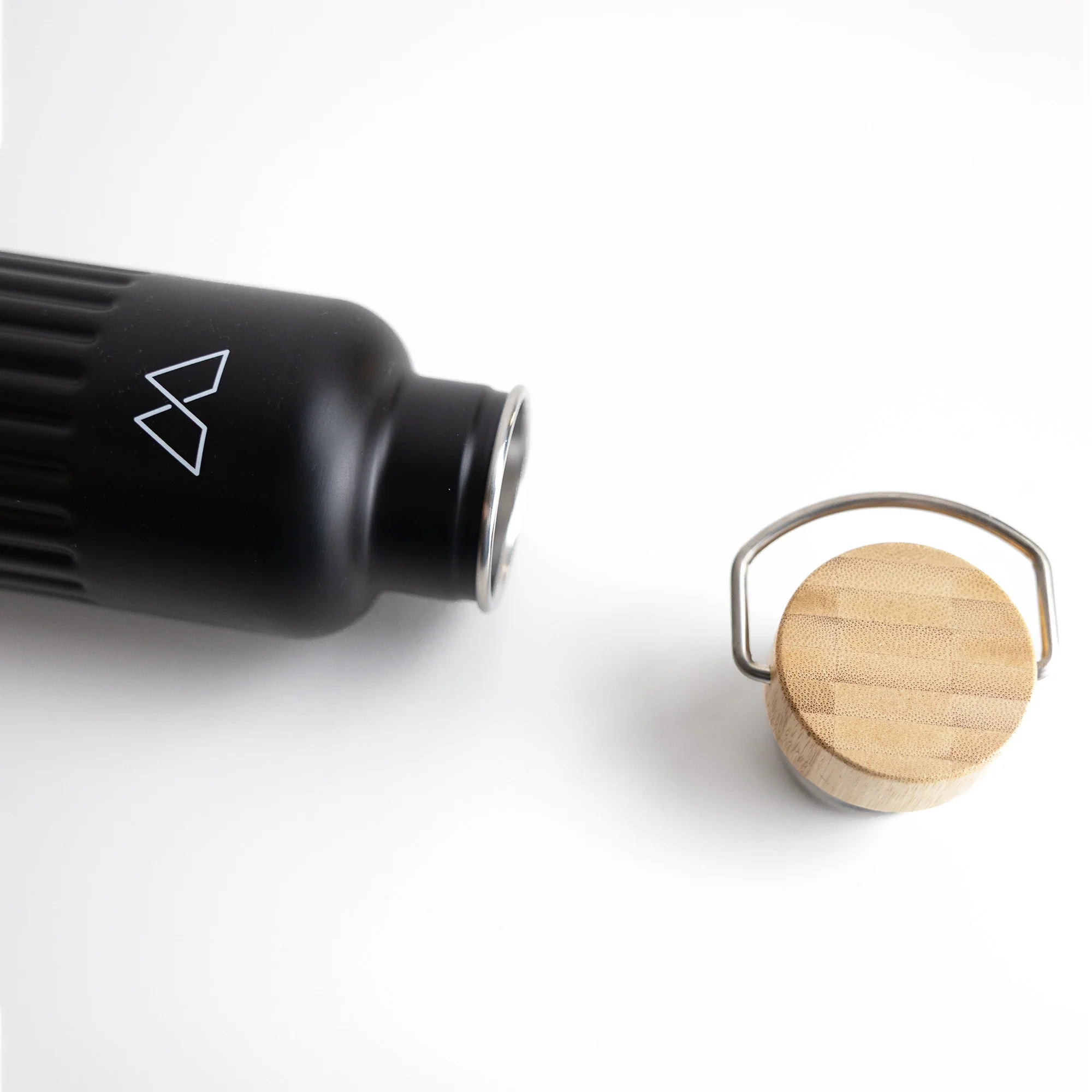 Skull & Surfboard bottle - Image 3