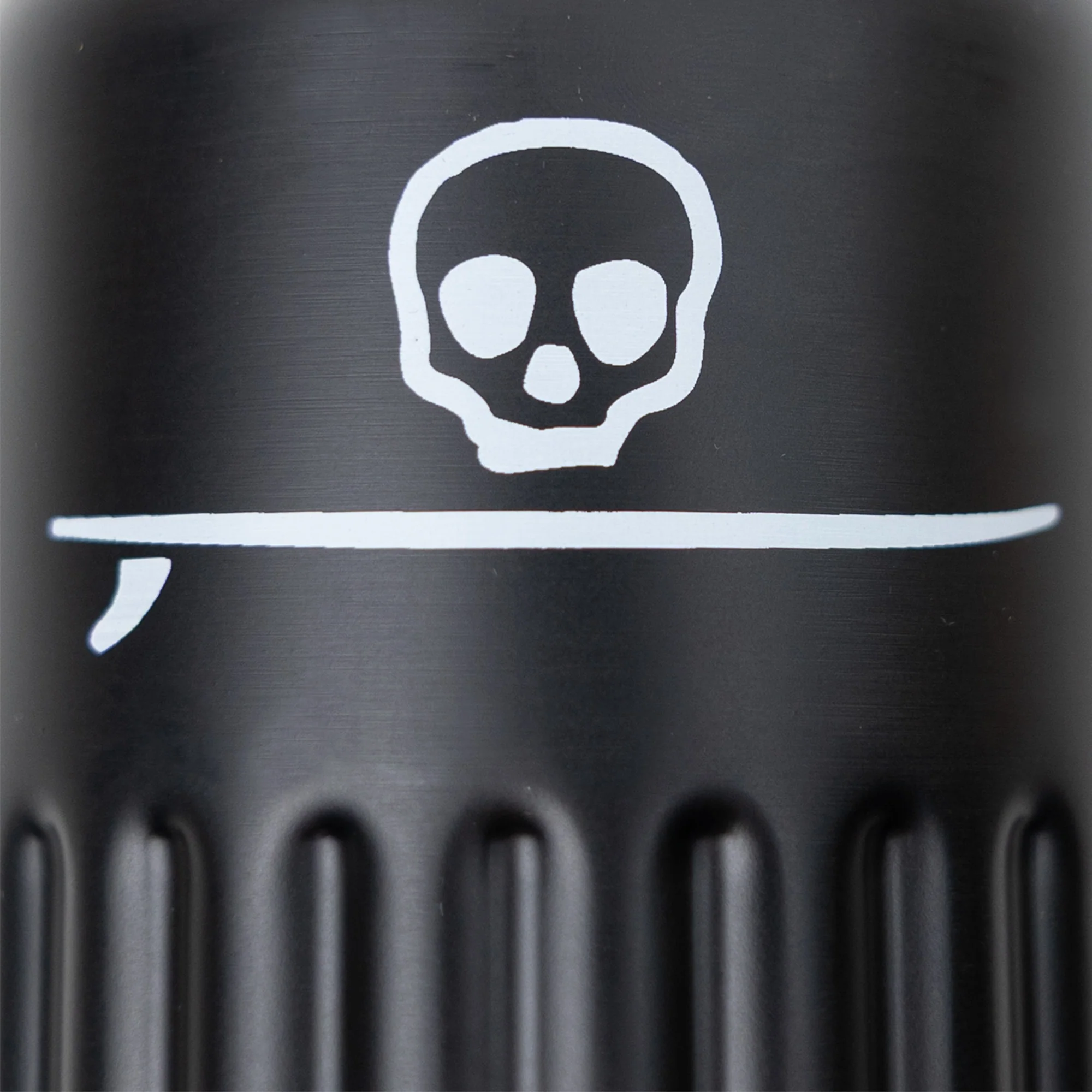 Skull & Surfboard bottle - Image 4