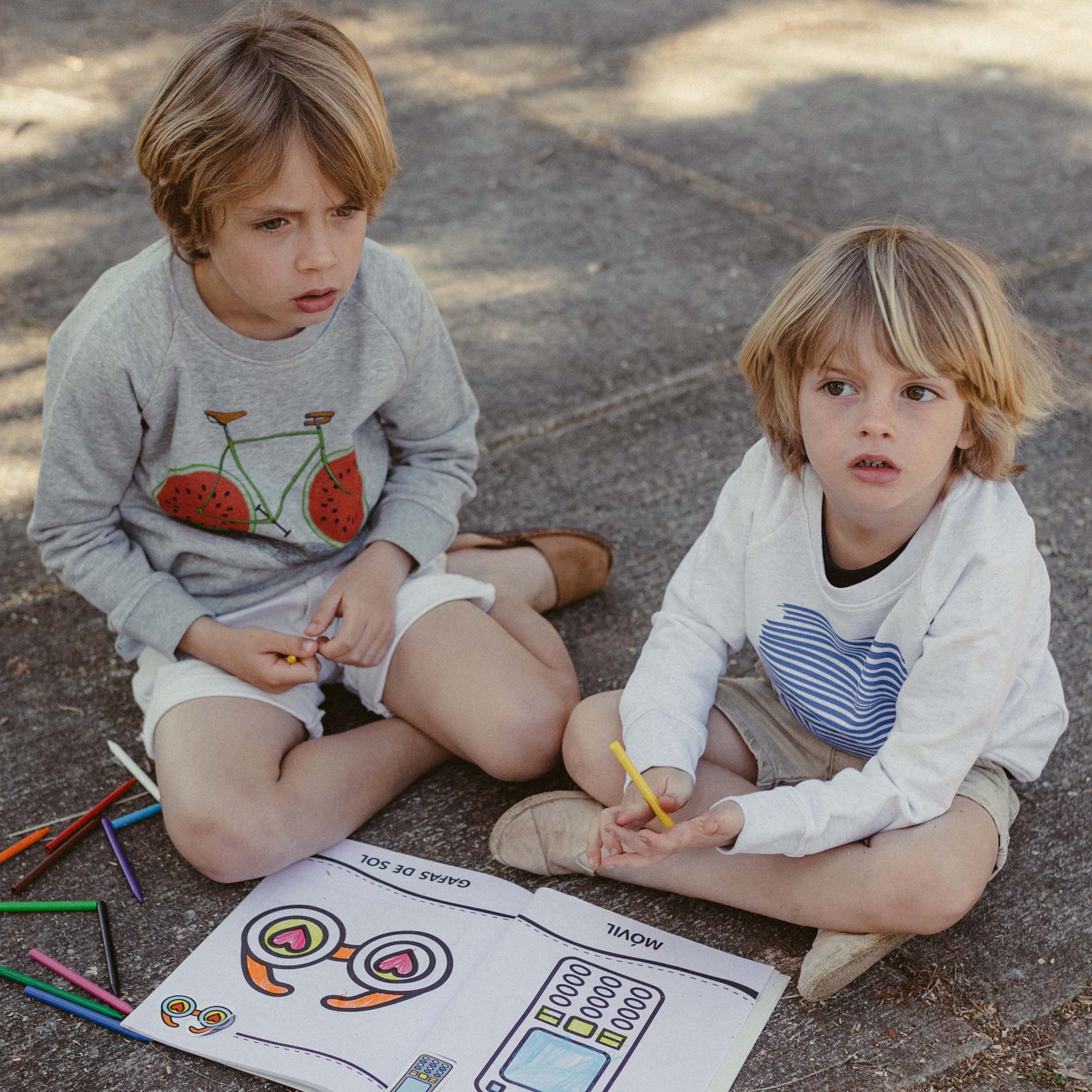 Surfing Jaws Sweatshirt Kids - Image 3